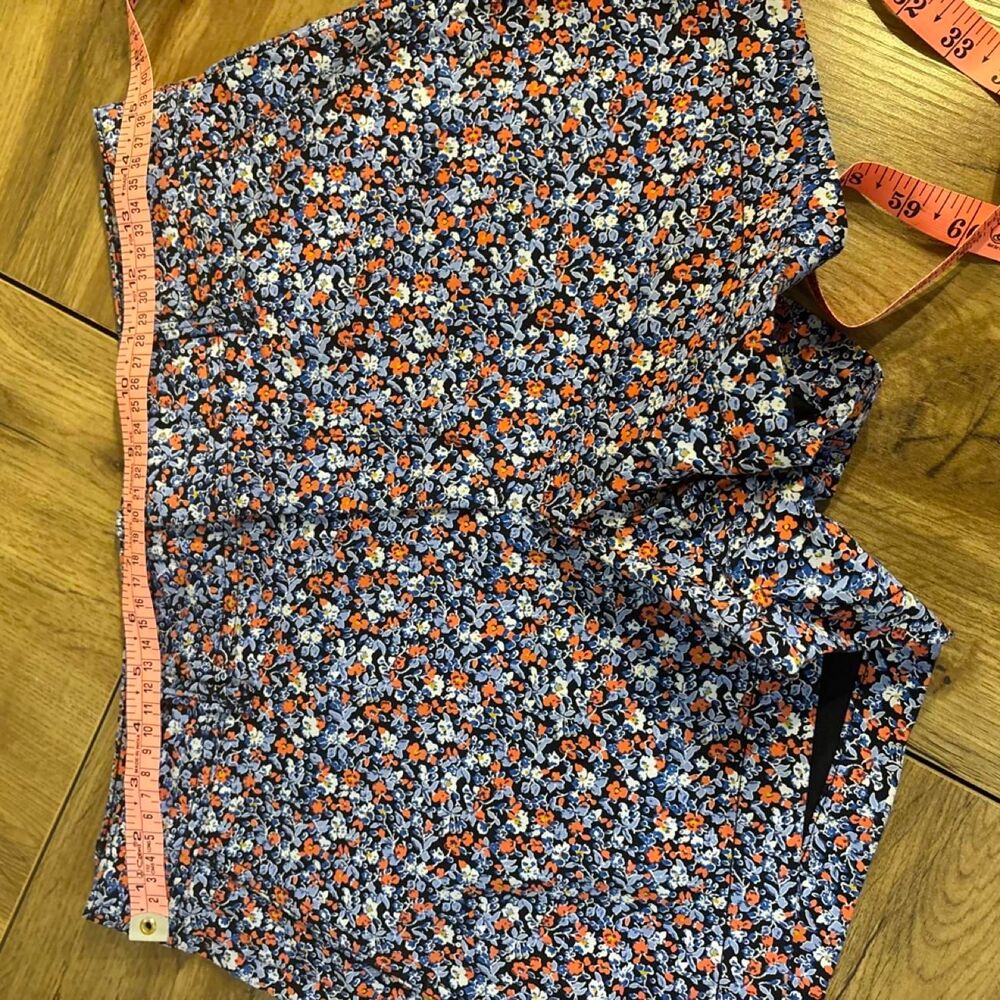 Gap Women's multi Shorts - Picture 6 of 6